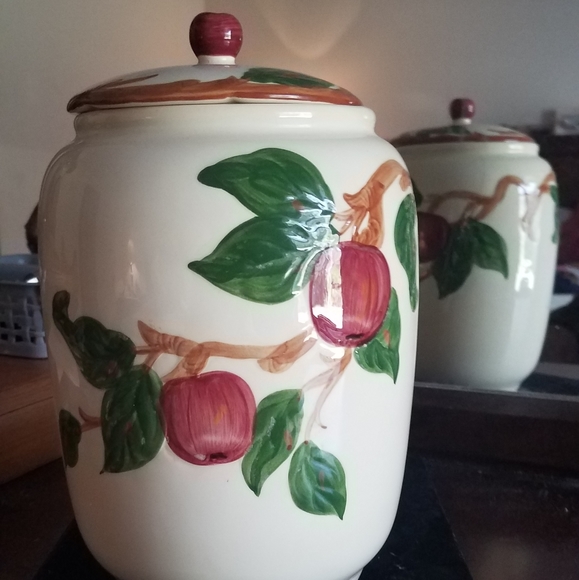 Apple fransician cookie jar in wonderful condition - Picture 2 of 7